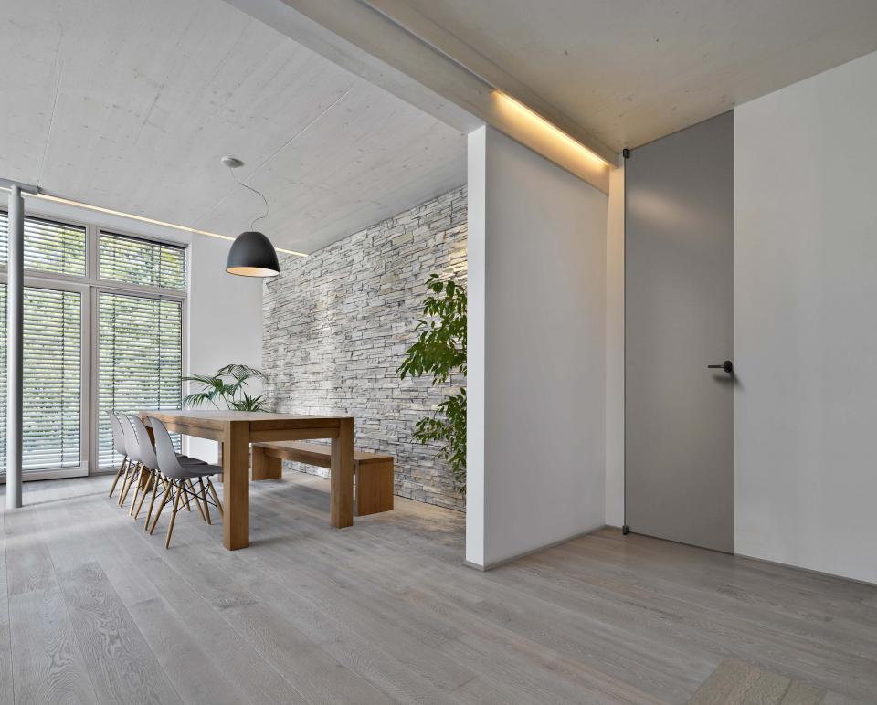 【キューブ CUBE】