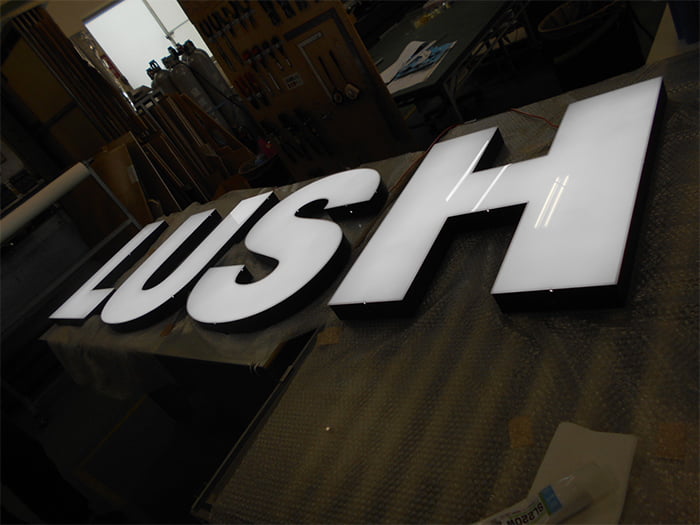 LABORI【フチ無しチャンネル(正面発光)】/樹サイン株式会/