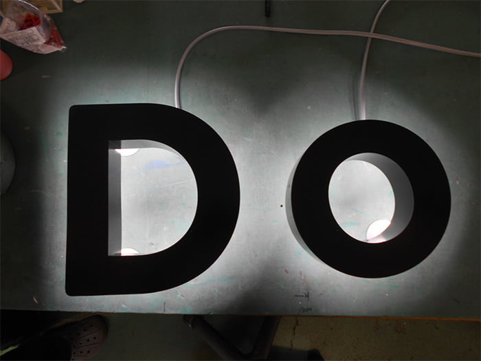 LABORI【バックライトチャンネル(背面発光)】/樹サイン株式会社