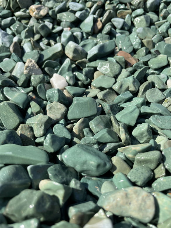 エメラルドグリーン