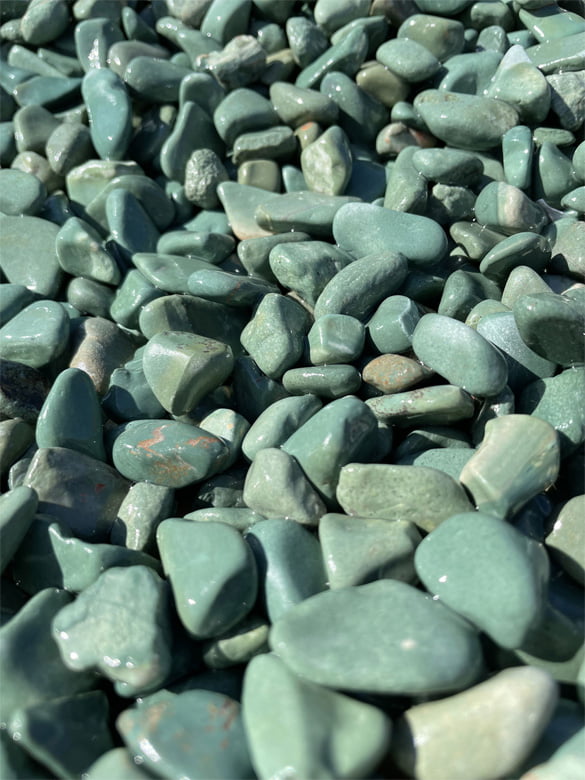 エメラルドグリーン