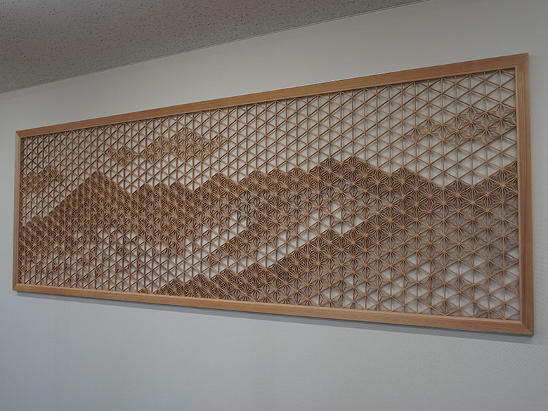 「縁起組子」壁面パネル