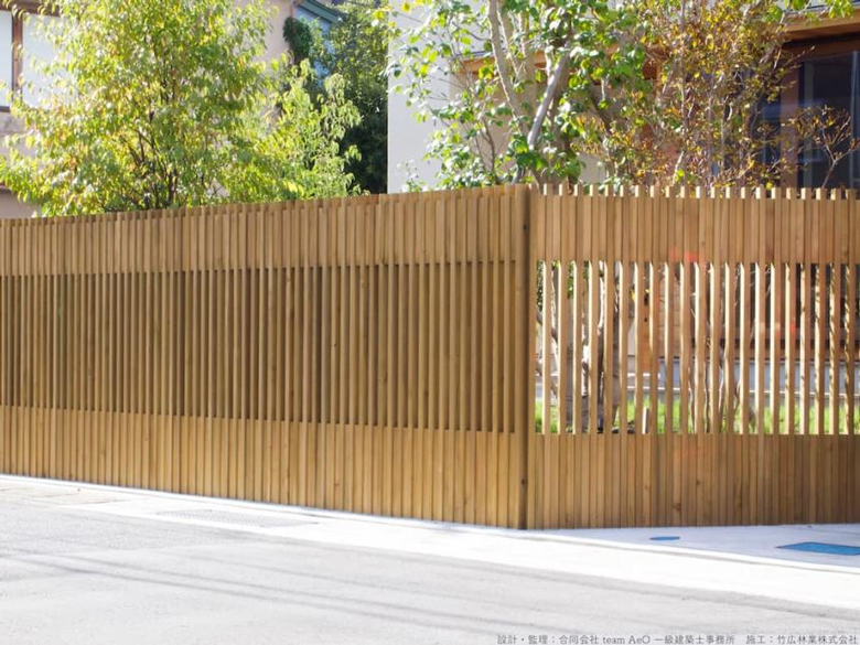 クロスポール工法の天然木フェンス『木べえさん』/有限会社風大地プロダクツ