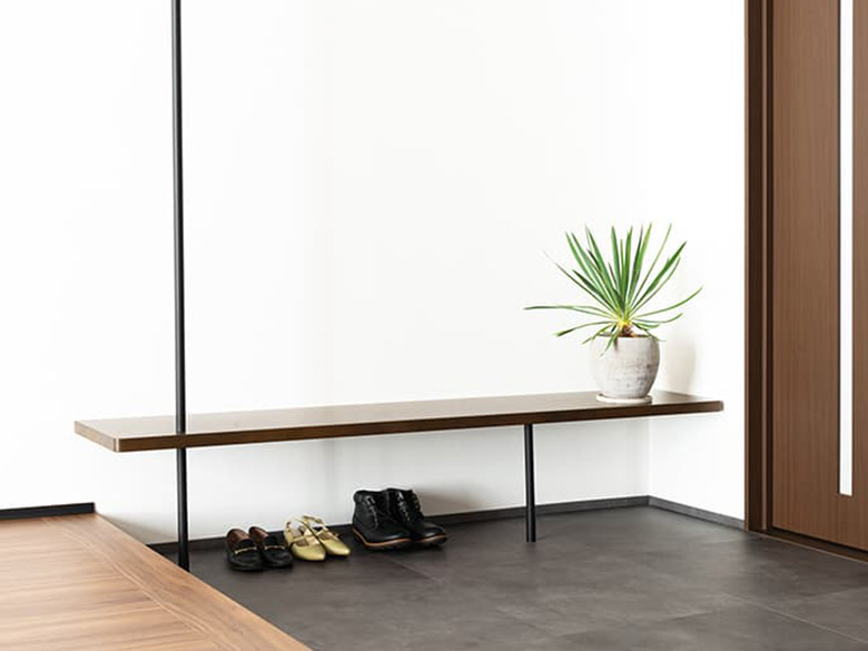 玄関ベンチ / カツデン株式会社