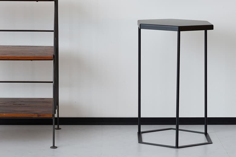 スチール製巾木「ハバテツ」