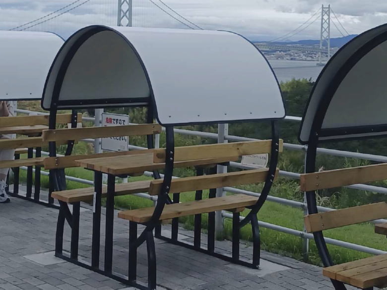 テーブルハウス