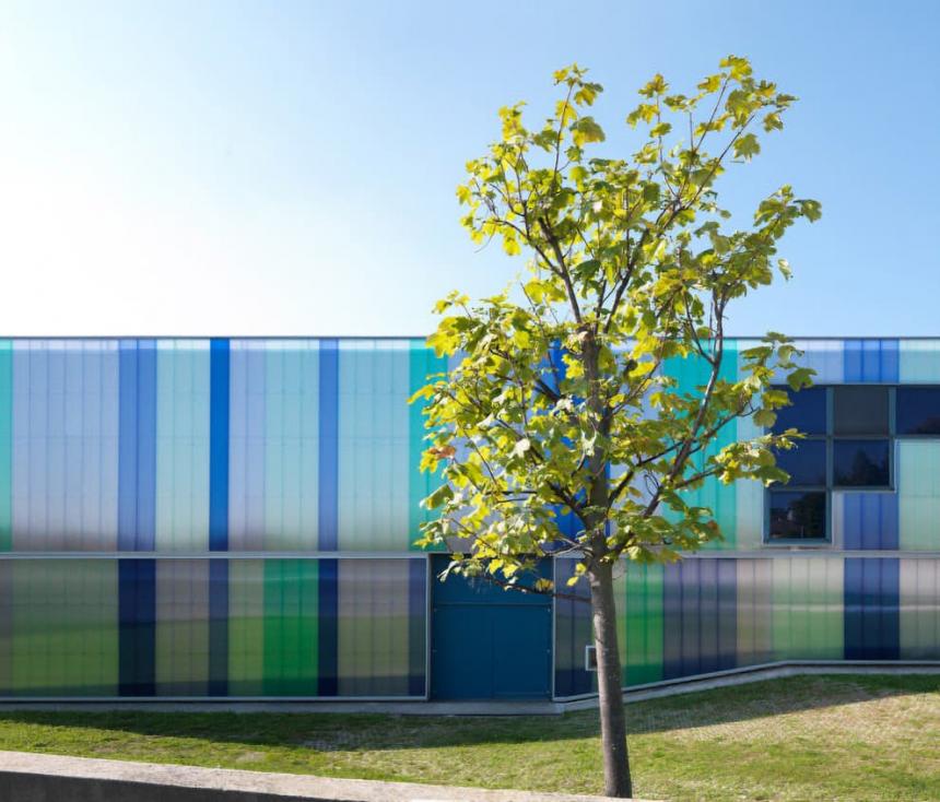 中空ポリカパネル「SEPLUX / セプラックス」ファサード事例