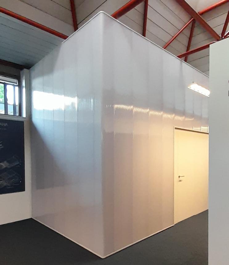 中空ポリカパネル「SEPLUX / セプラックス」パーテーション事例