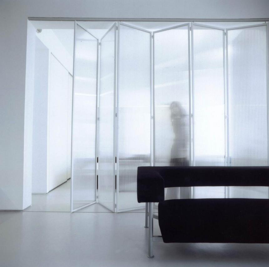 中空ポリカシート「Polvgal / ポリガル」インテリアパーテーション事例