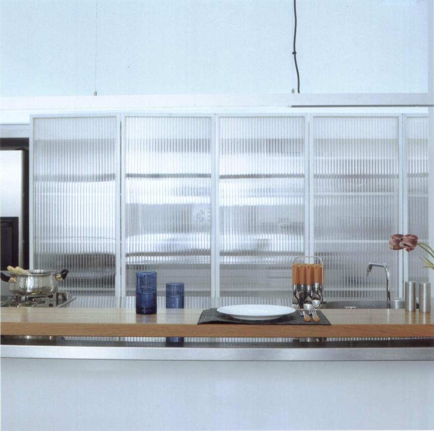 中空ポリカシート「Polvgal / ポリガル」インテリアパーテーション事例