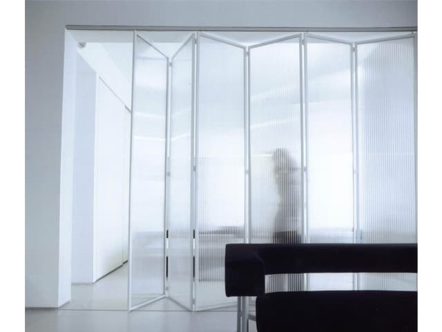 中空ポリカシート「Polvgal / ポリガル」インテリアパーテーション事例