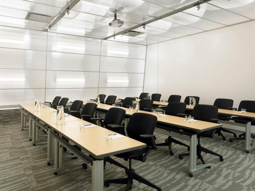 中空ポリカシート「Polvgal / ポリガル」オフィスパーテーション事例