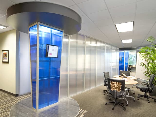 中空ポリカシート「Polvgal / ポリガル」オフィスパーテーション事例