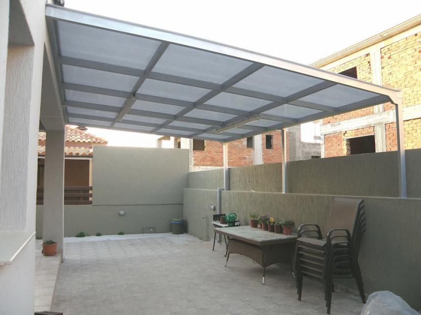 中空ポリカシート「Polvgal / ポリガル」カーポート/サンシェード事例