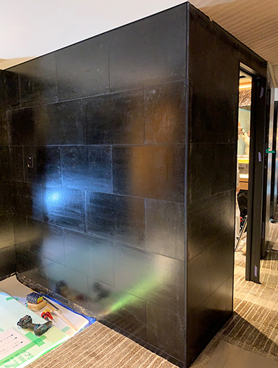 漆和紙張り仕上げ・黒、白、緑【壁面パネル】/輪島キリモト