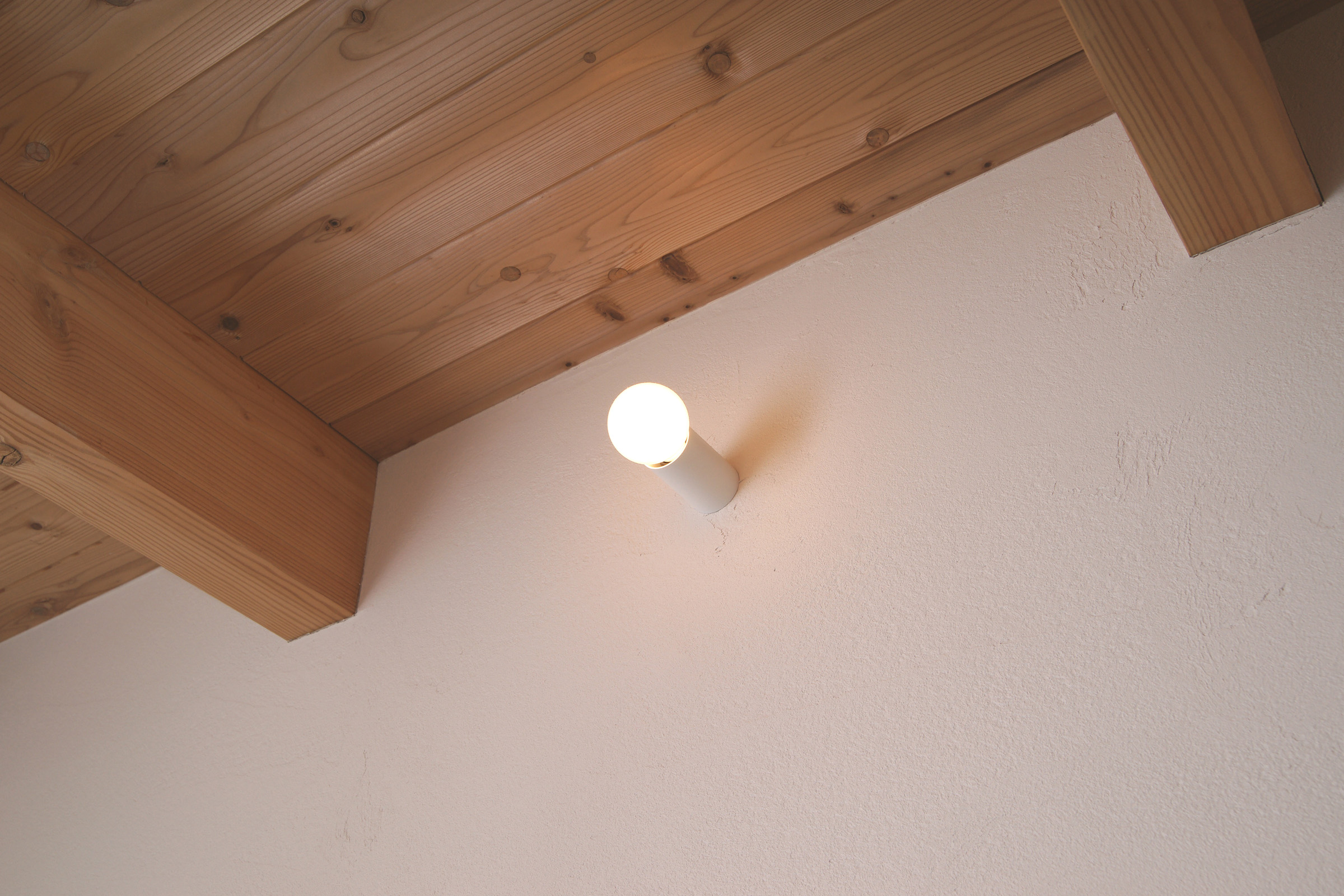 土佐・自然派しっくい白亜【100%自然派の健康壁材】