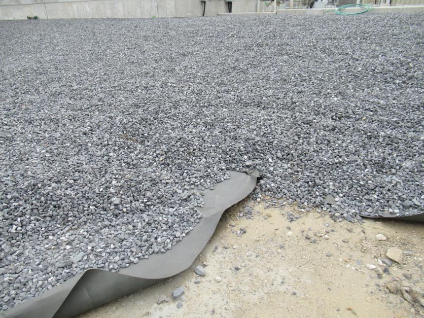 曝露でも砕石下でも!実績多数で安心のロングセラー商品『KOMA防草シート』