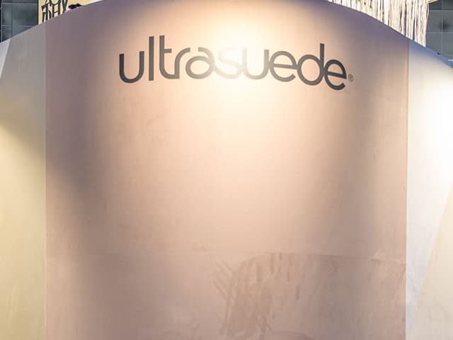 Ultrasuede® for wallcovering [KYOTO IZUMI（小嶋織物株式会社）]
