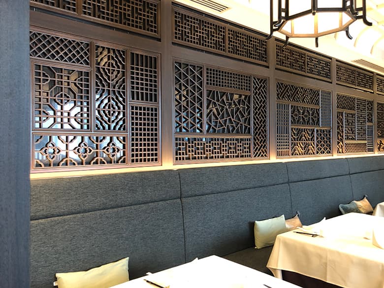 空間演出に最適な「店舗用無垢アジアン格子」