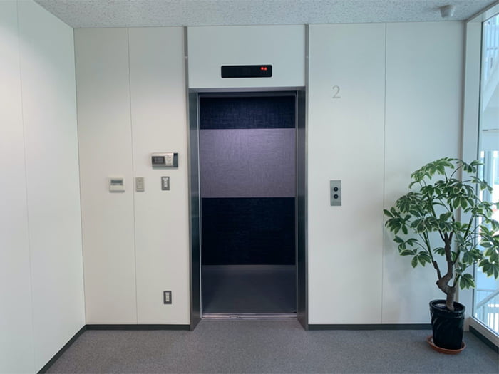 全面マグネットタイプの壁面装飾材【ReFace Mag】