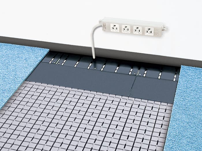 移設・撤去が簡単で、配線にも対応可能な床下地材“自在マット”