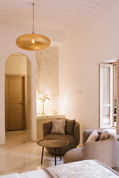 大判セラミックタイル(白系大理石調/鏡面仕上げ)/ラミナムジャパン株式会社