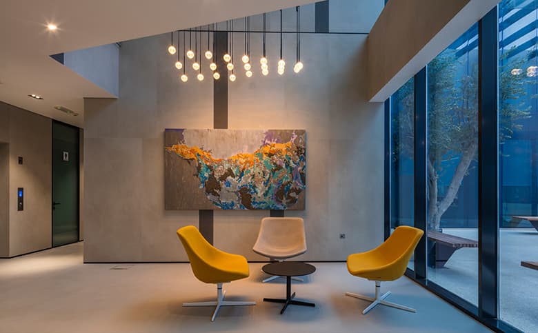 【オフィス施工事例】 大判磁器質セラミックタイル|ラミナムジャパン株式会社