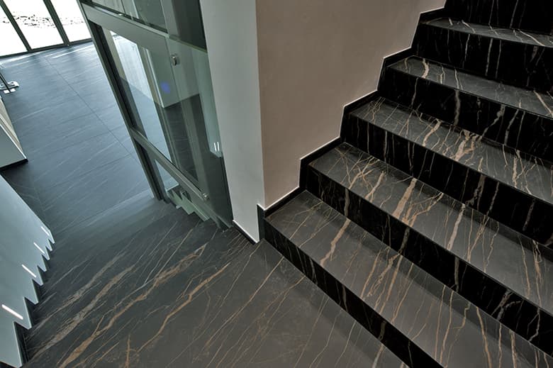 LAMINAM 大判磁器質セラミックタイル(I Naturaliシリーズ/黒系)/ラミナムジャパン株式会社