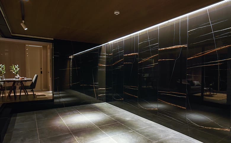 【マンション施工事例】 大判磁器質セラミックタイル