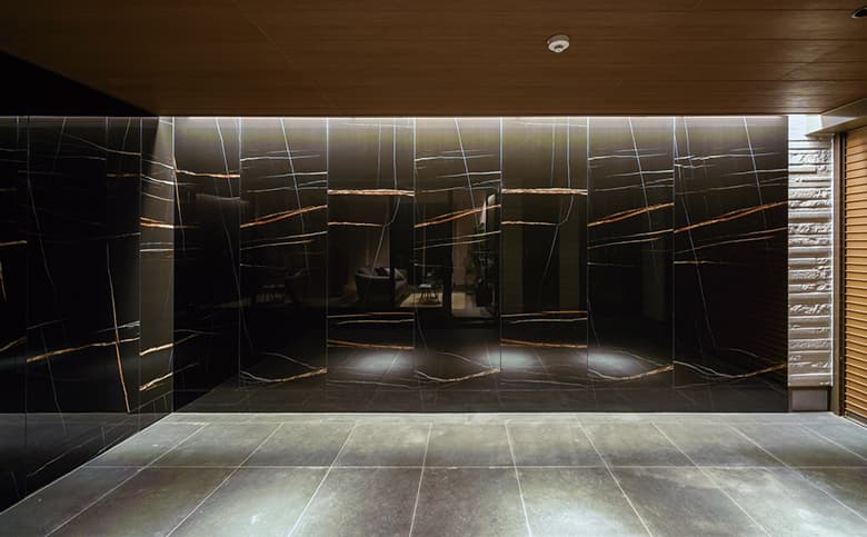 【マンション施工事例】 大判磁器質セラミックタイル