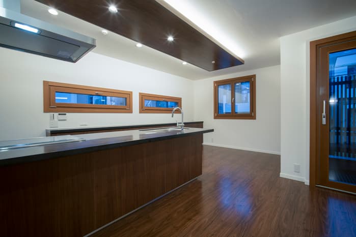 MADOBA<国産材でつくった木製窓> 内倒し窓