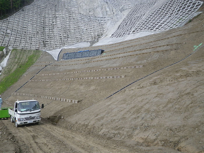 ポリソイル緑化工法(治山事例)