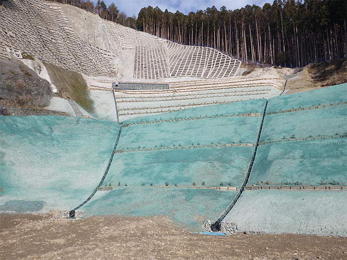 ポリソイル緑化工法(治山事例)