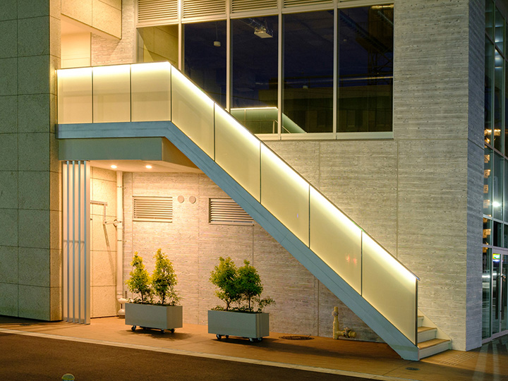 アルミ自立ガラス手摺 【MH-NOAH Utype】 | 株式会社丸豊建硝
