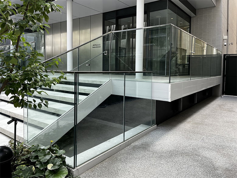 自立ガラス手摺