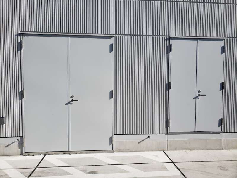 両開フラッシュドア / 株式会社マルサ佐藤製作所