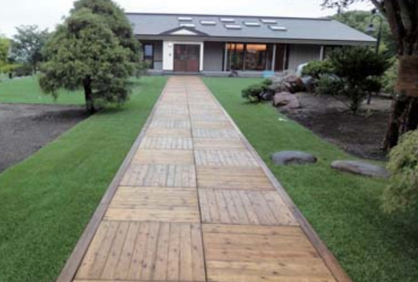 木質舗装【ウッドパネル・モクレンガ】