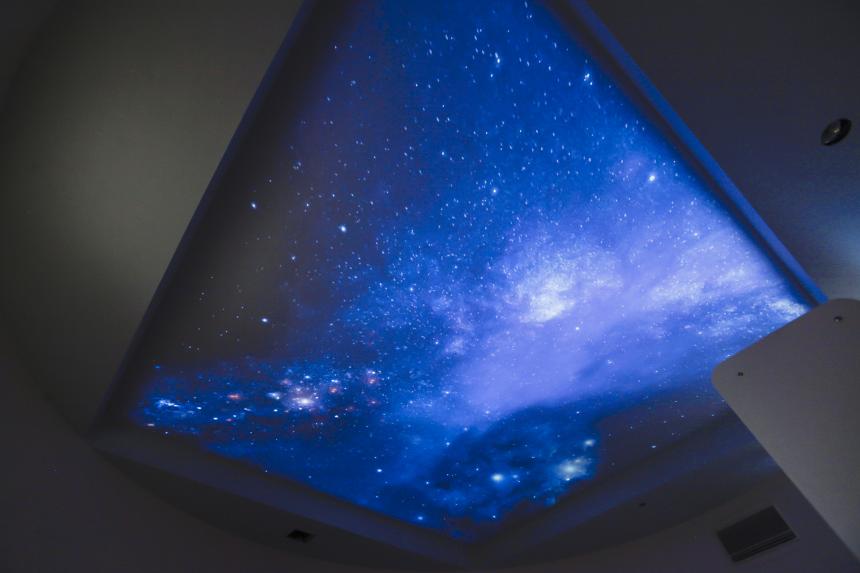天井のプロジェクションマッピング