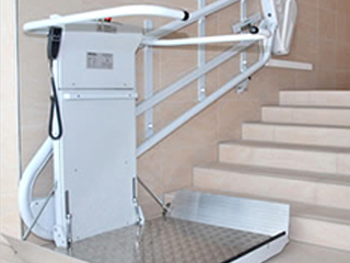 車いす用階段昇降機 OMEGA(オメガ) 屋外/屋外・直線/曲線階段用