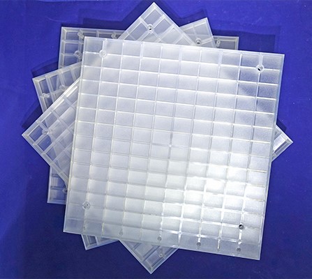 プラスチック製グリッドパネルキャビネット「キュービリア」