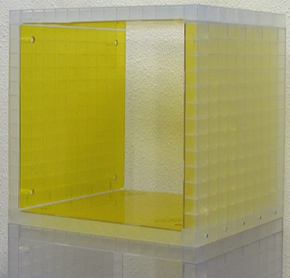 プラスチック製グリッドパネルキャビネット「キュービリア」