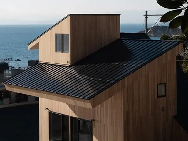 屋根一体型太陽光パネルRoof–1 (black)