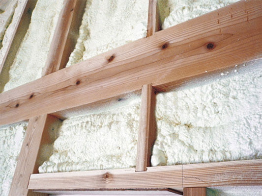 発泡ウレタン断熱材(柱・梁間に充填)