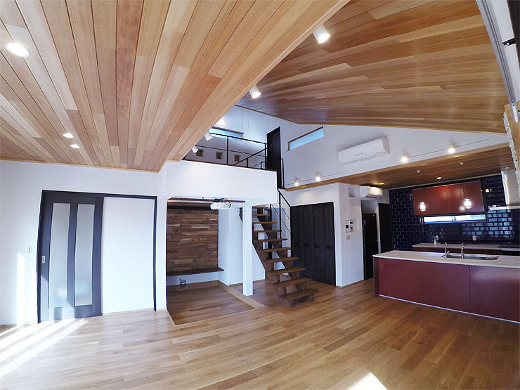 アガチス羽目板