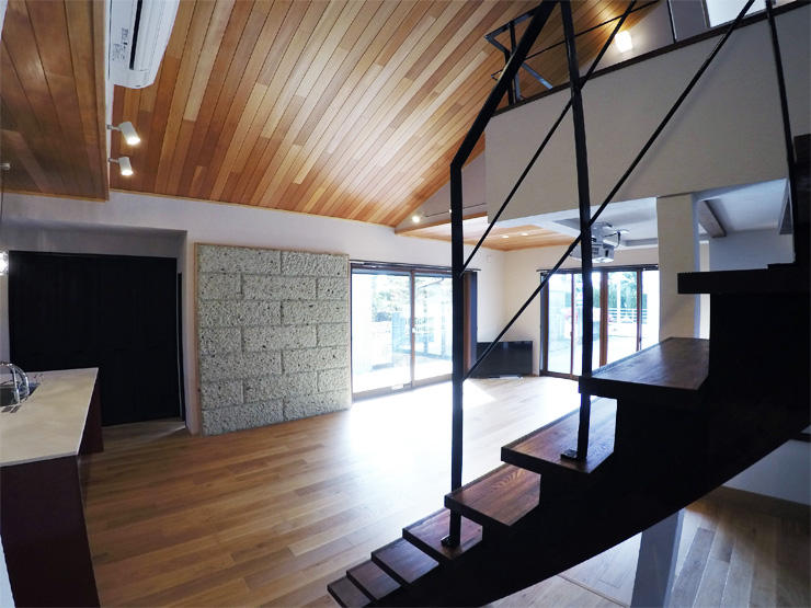 アガチス羽目板