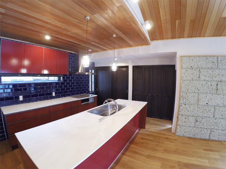 アガチス羽目板