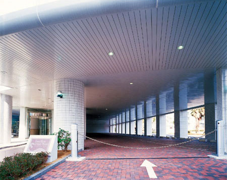 ステンレス・チタンスパンドレル