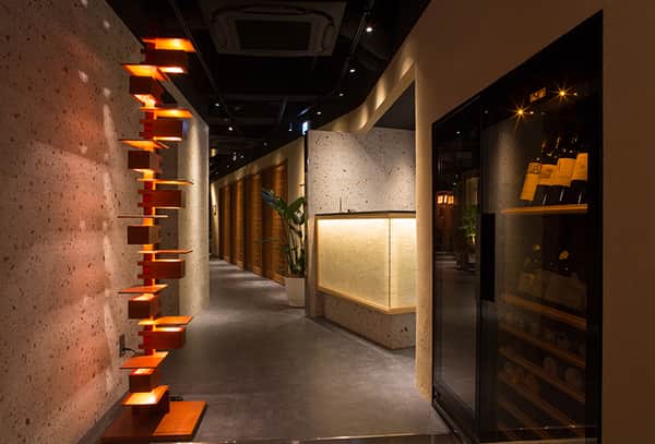 大谷石をリアルに再現した内装用不燃壁材|ストーンテックス パネルタイプ