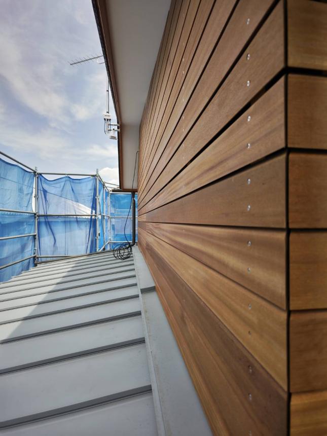 NGSハードウッド ファサードラタン (セランガンバツ ルーバー材)