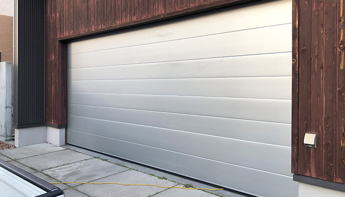 電動スチール製ガレージドア「Eシリーズ」RVタイプ